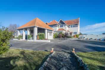 6 Chateau Close, Gleniti