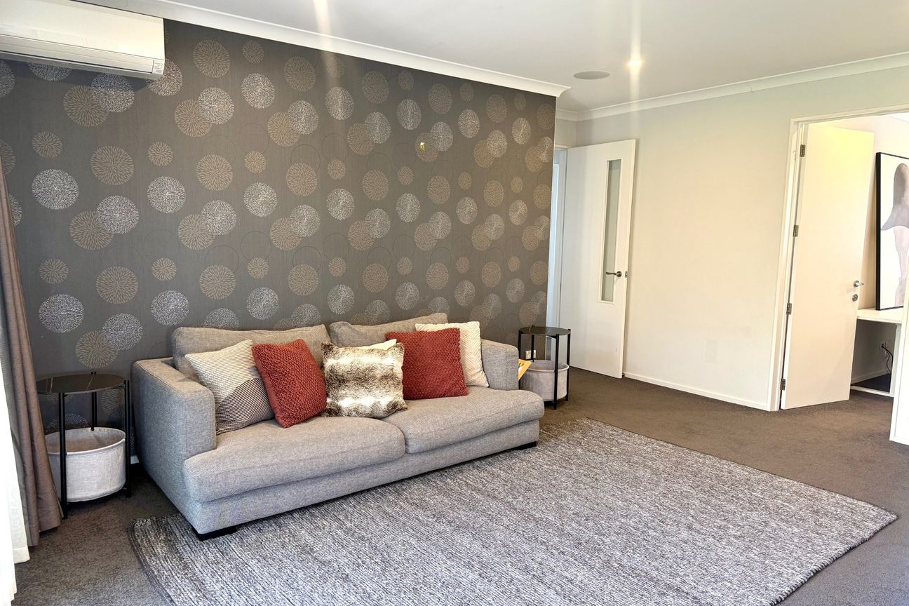 Fully Furnished Modern Spacious Family Home in Prime Subdivision! - Vista 6