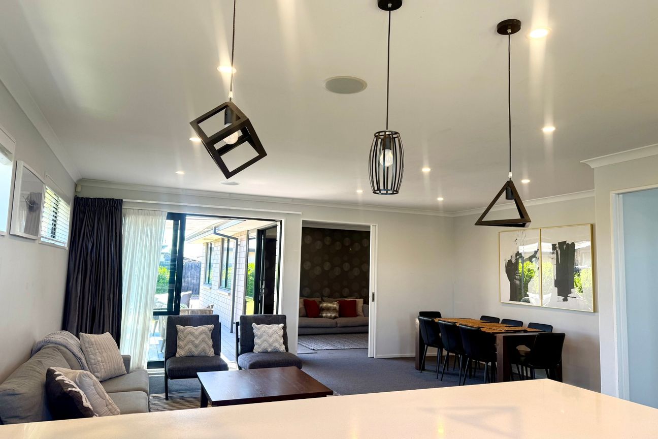 Fully Furnished Modern Spacious Family Home in Prime Subdivision! - Vista 4