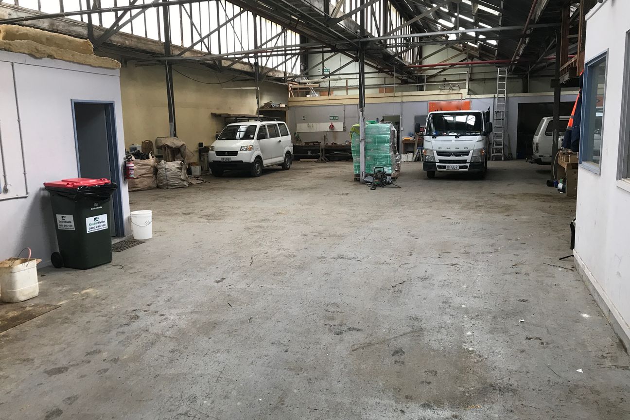 Indstrial Warehouse & Yard - Wharf Area - Aanzicht 2