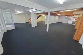PAPATOETOE ROAD FRONTAGE SHOP
