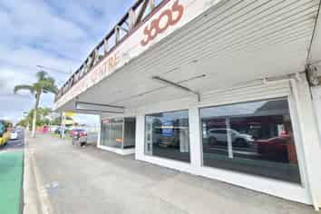 PAPATOETOE ROAD FRONTAGE SHOP
