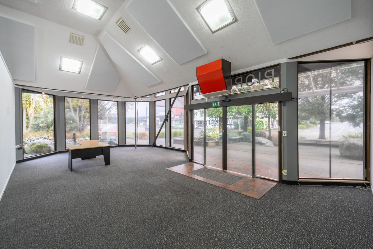 High Profile Commercial Building for Lease - Ansicht 2