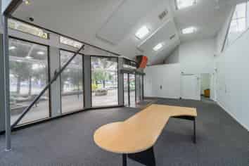 High Profile Commercial Building for Lease