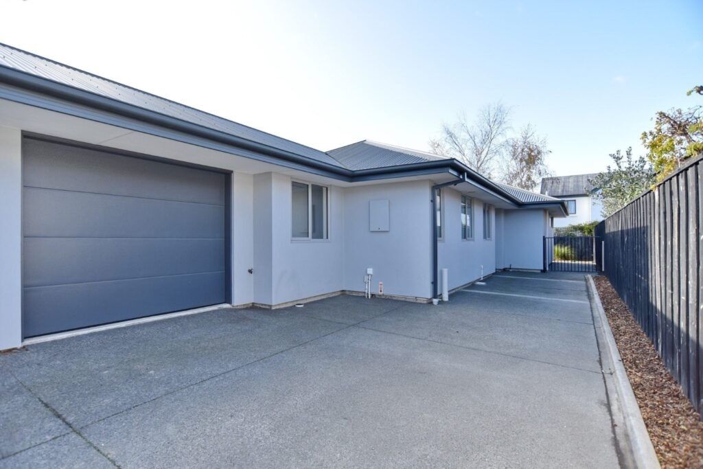 Modern sundrenched fully furnished rear townhouse in excellent central location! - Aanzicht 2