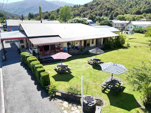 8 Hilton Street, Blackball