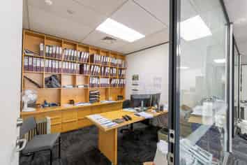 400 sqm Office/ Storage  with 10 Carparks