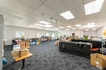 400 sqm Office/ Storage  with 10 Carparks