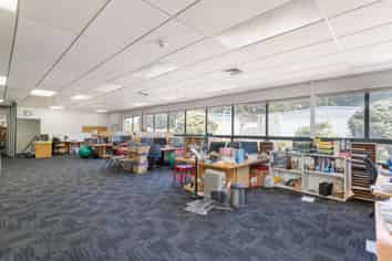 400 sqm Office/ Storage  with 10 Carparks