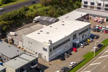 400 sqm Office/ Storage  with 10 Carparks