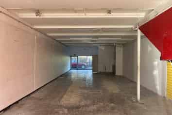 Retail in Flat Bush
