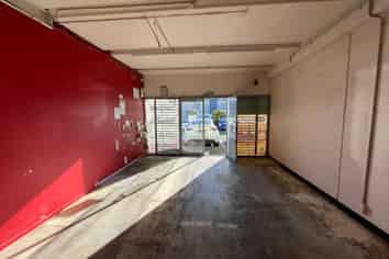 Retail in Flat Bush