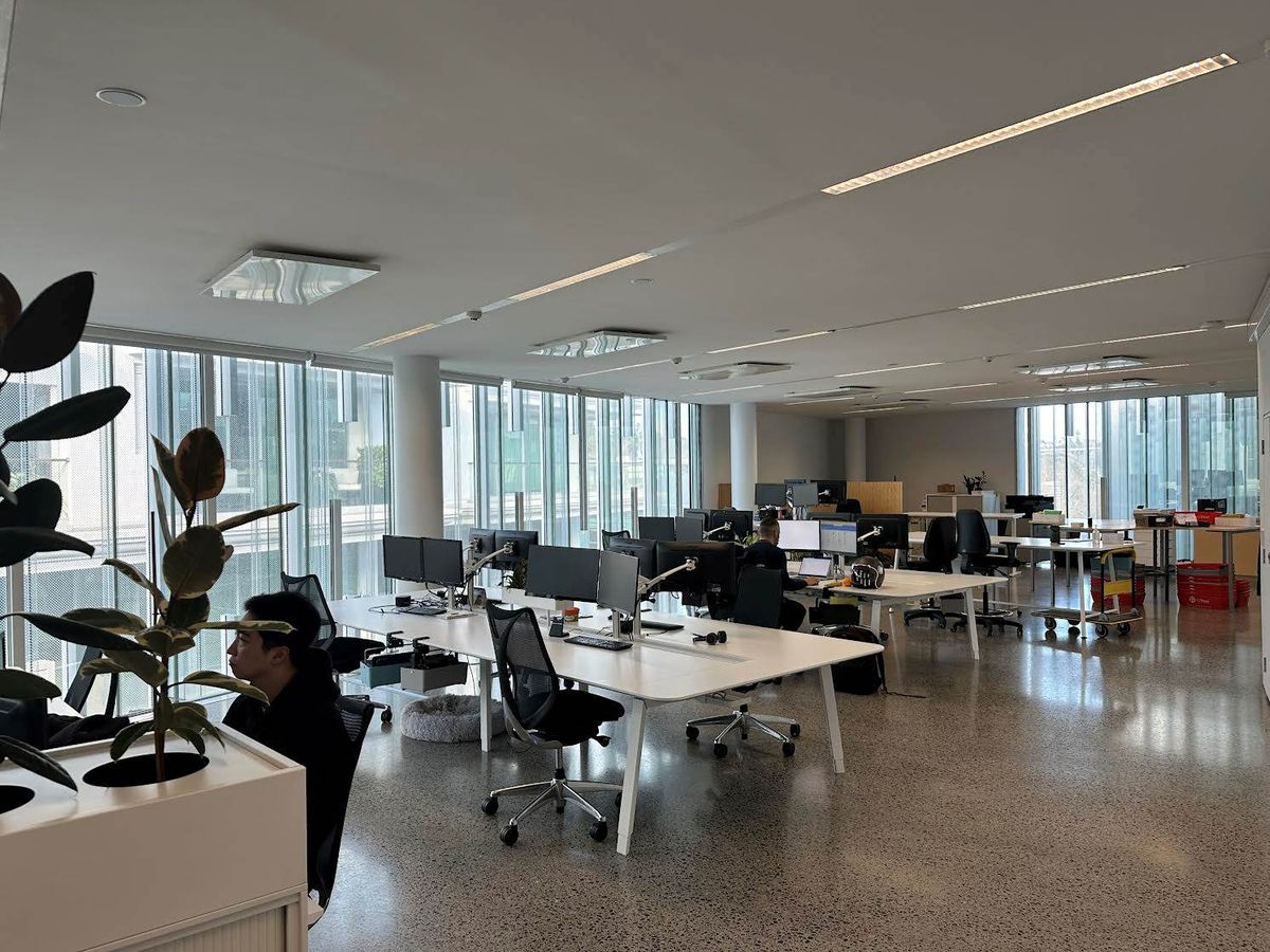 6 GREEN STAR OFFICE WITH 11 CAR PARKS
