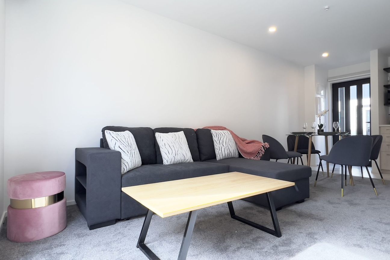 FULLY FURNISHED STYLISHLY PRESENTED INNER CITY TOWNHOUSE! - Altro