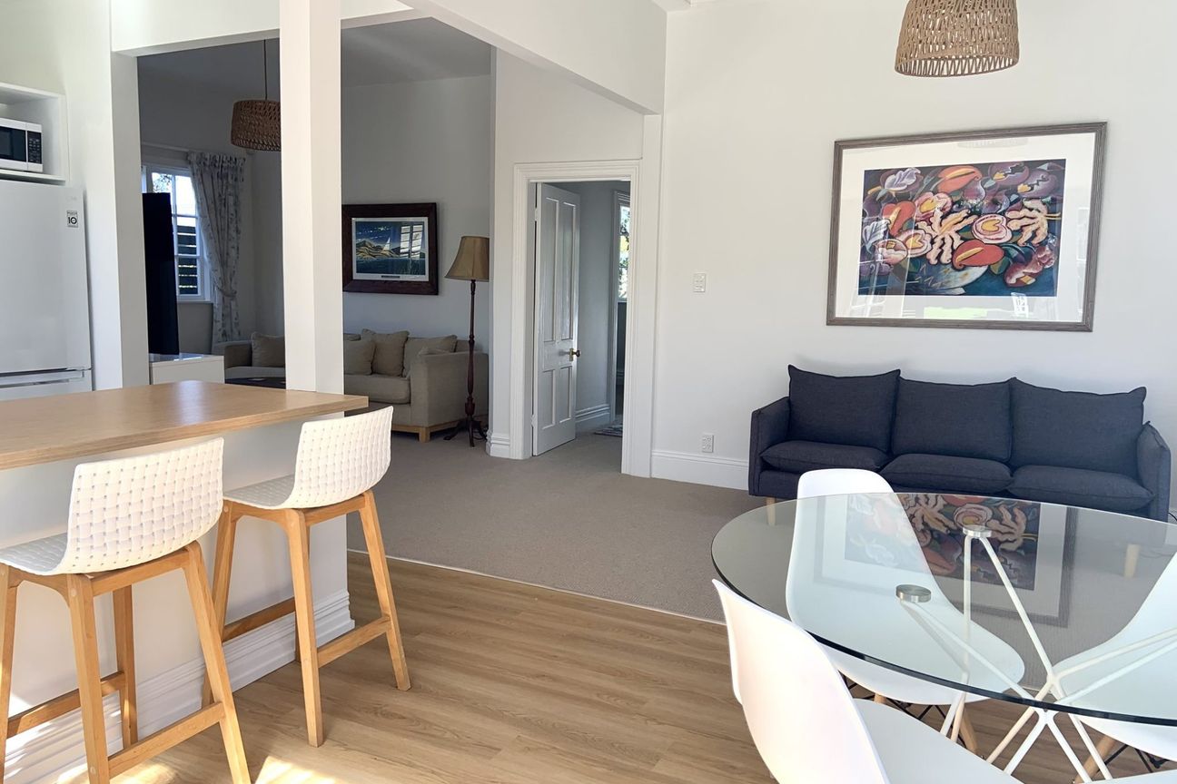 Beautifully furnished fully renovated villa in prime location! - Aanzicht 4
