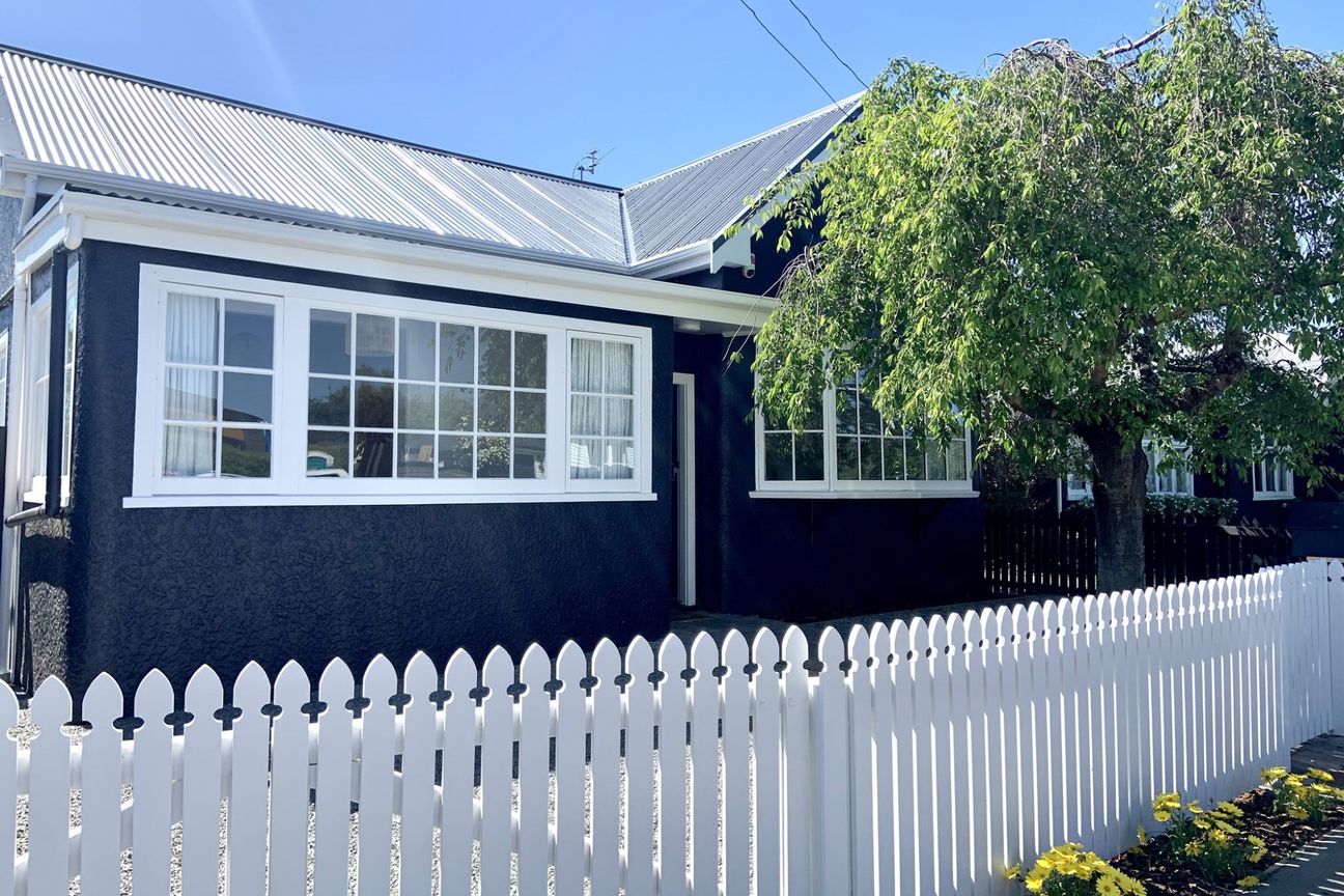 Beautifully furnished fully renovated villa in prime location! - Aanzicht 2