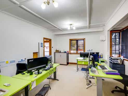 High-profile 180sqm office workspace