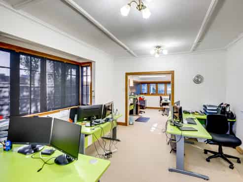 High-profile 180sqm office workspace