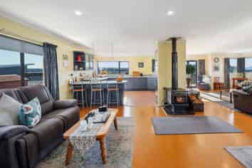 33 Turangitukua Terrace, Whareroa