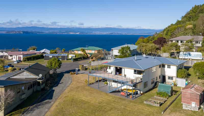 33 Turangitukua Terrace, Whareroa