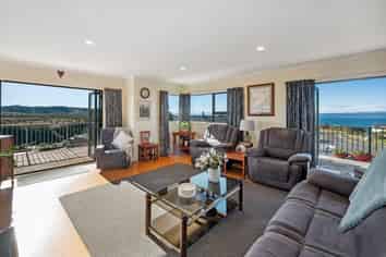 33 Turangitukua Terrace, Whareroa