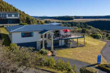 33 Turangitukua Terrace, Whareroa