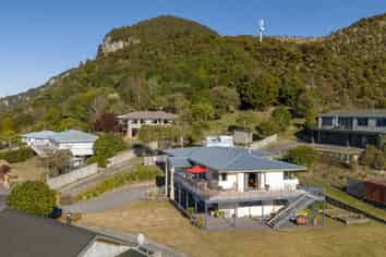 33 Turangitukua Terrace, Whareroa