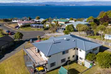 33 Turangitukua Terrace, Whareroa