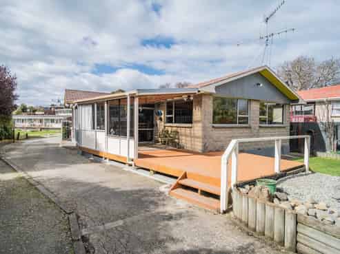 6 Clyde Carr Crescent, Waimataitai