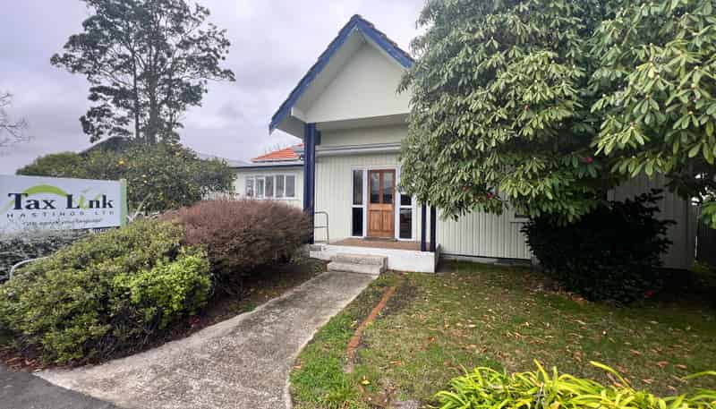 302 Southampton Street West, Hastings