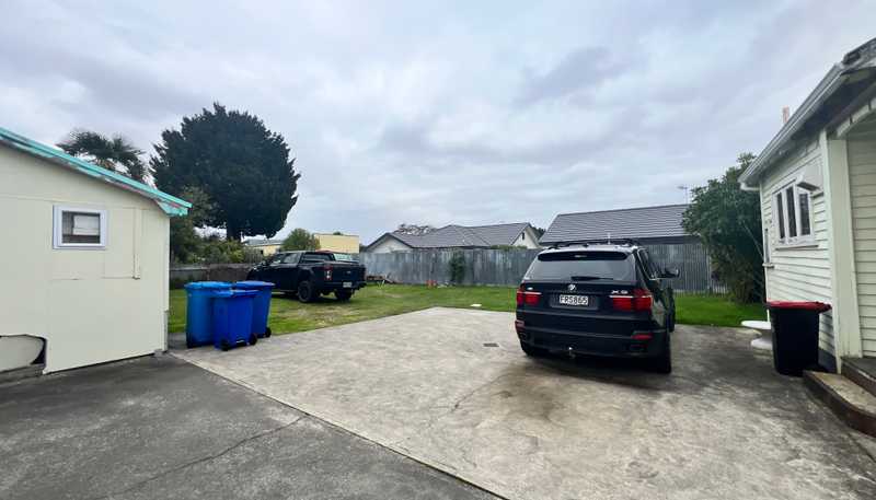 302 Southampton Street West, Hastings