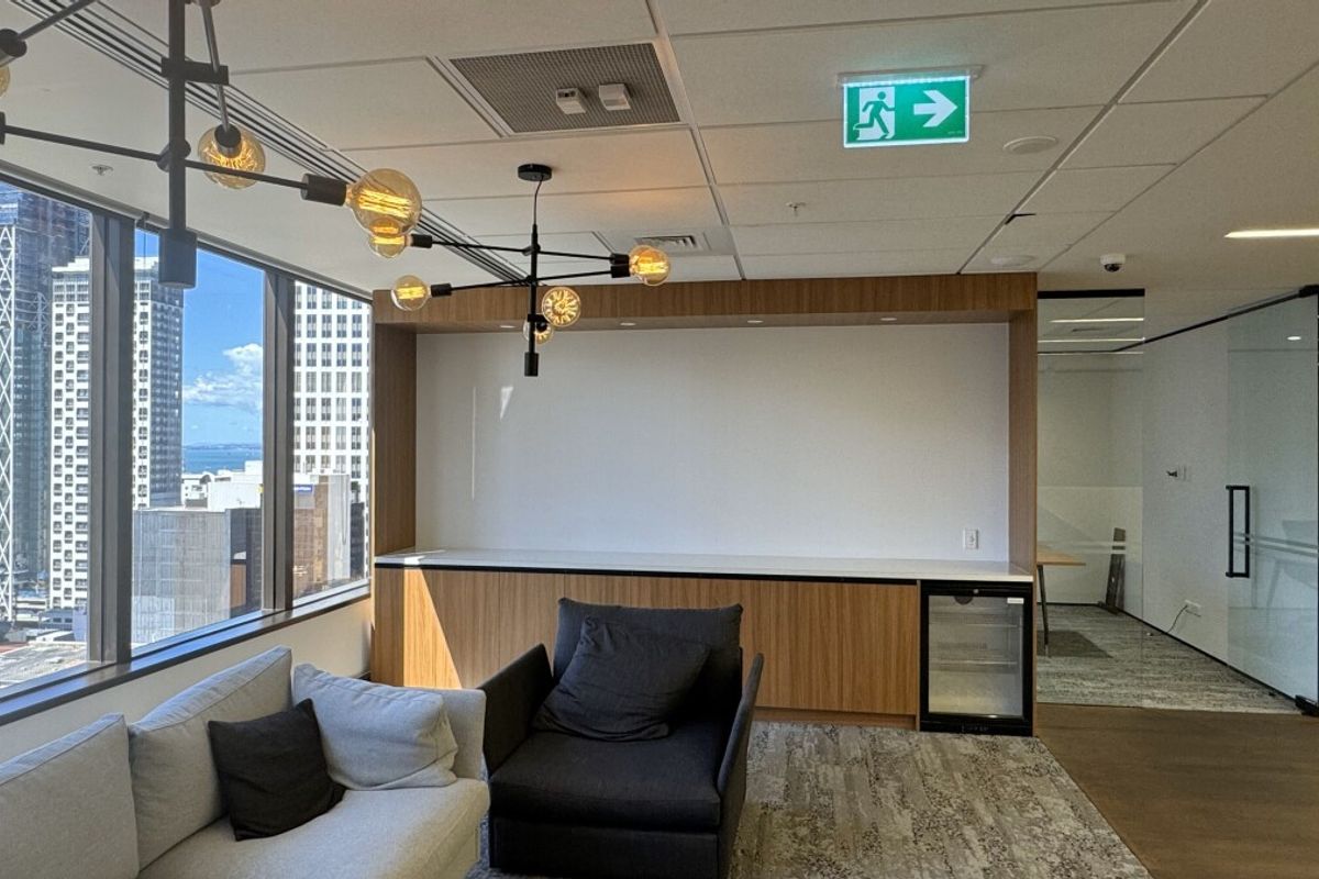 Top quality furnished tenancy - Vista 4