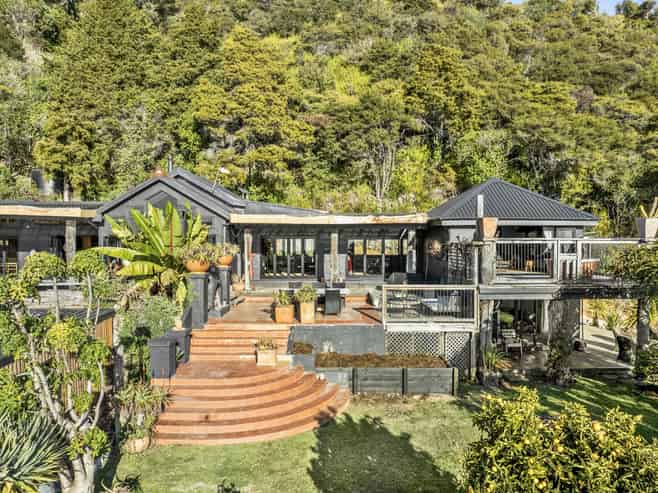 141 Rocklands Road, Clifton