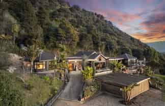 141 Rocklands Road, Clifton
