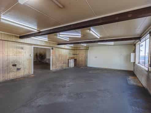Heads Road workshop or storage space