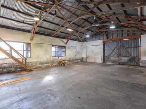 Heads Road workshop or storage space