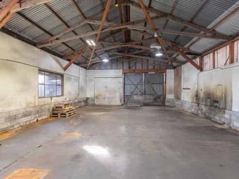 Heads Road workshop or storage space