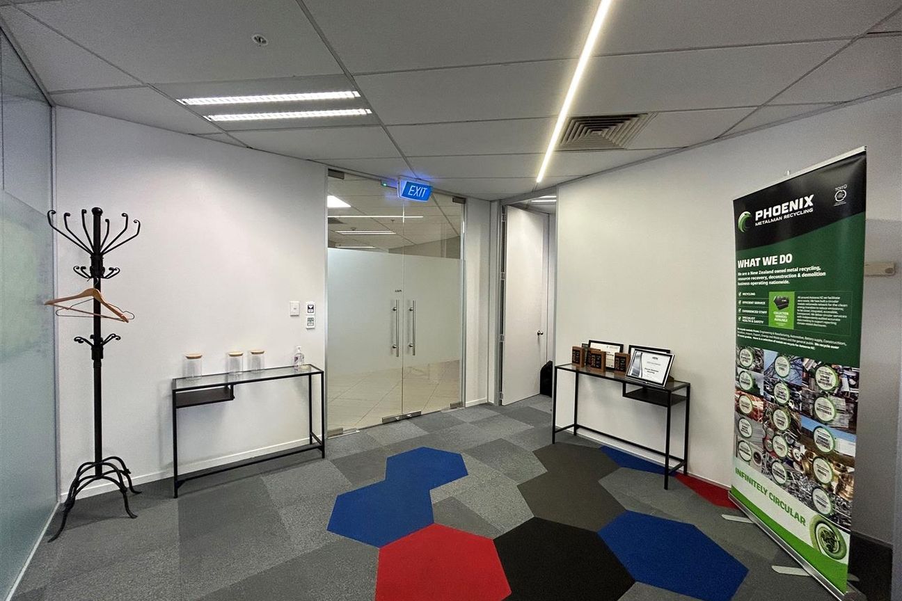 Savills - Modern Office Overlooking Broadway - Aanzicht 2