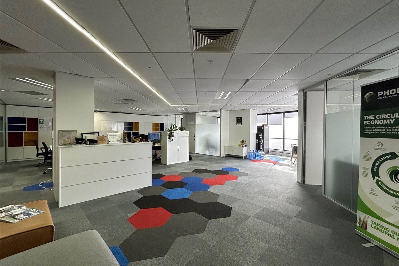 Savills - Modern Office Overlooking Broadway - Aanzicht 4