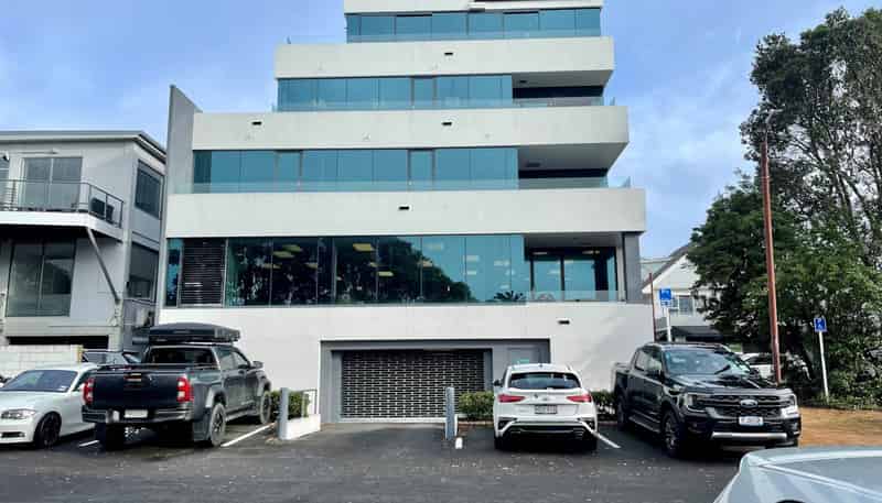 Unit B/95 Hurstmere Road, Takapuna
