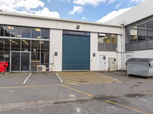 Strategically positioned – For Sale or Lease
