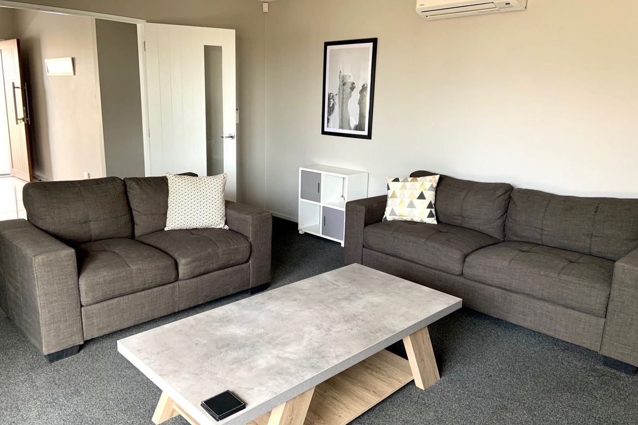 Immaculate fully furnished extra spacious family home situated in quiet subdivision! - Vista 6