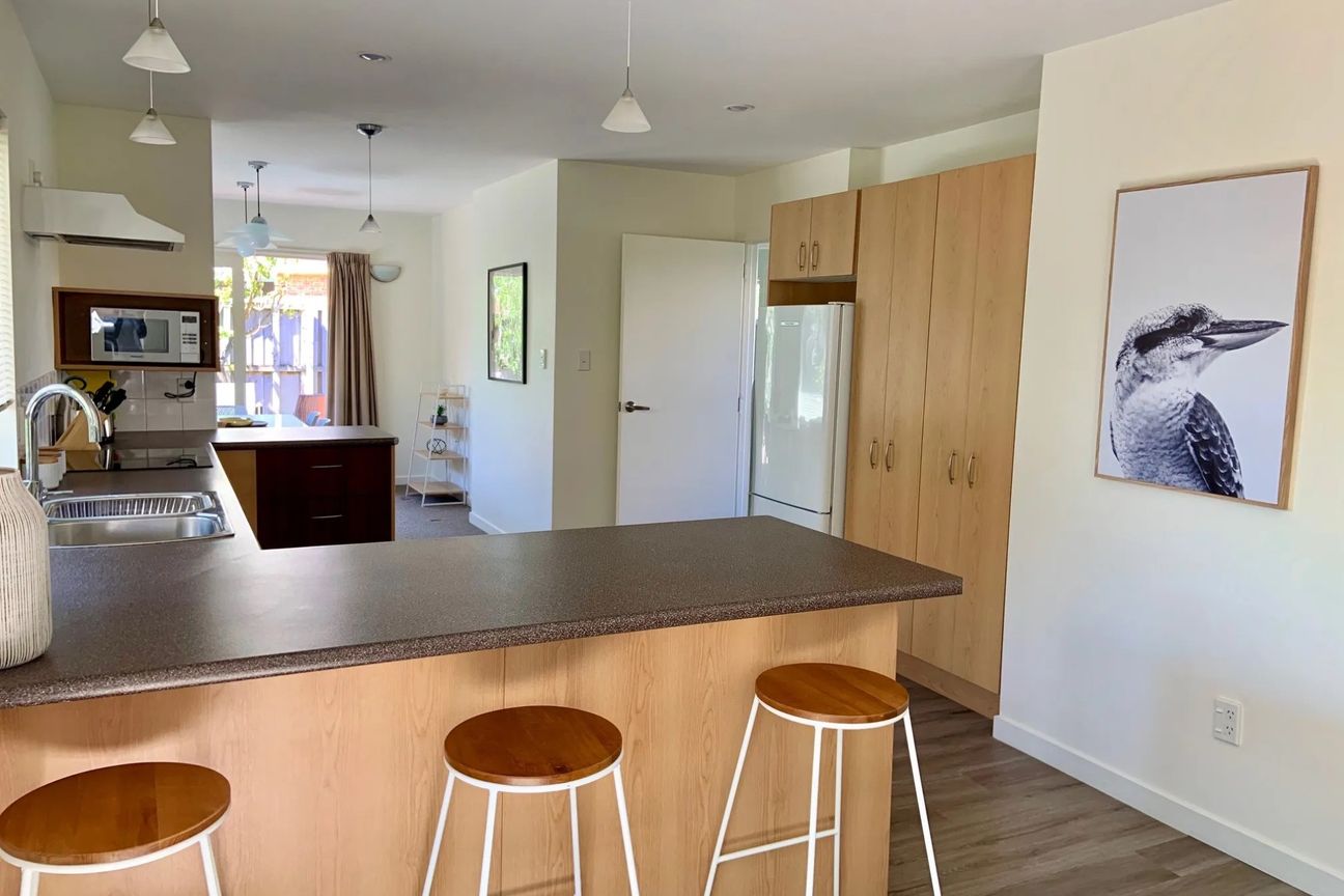 Private Fully Furnished Rear Townhouse in Superb Location!    NOW RENTED!! - Mehr