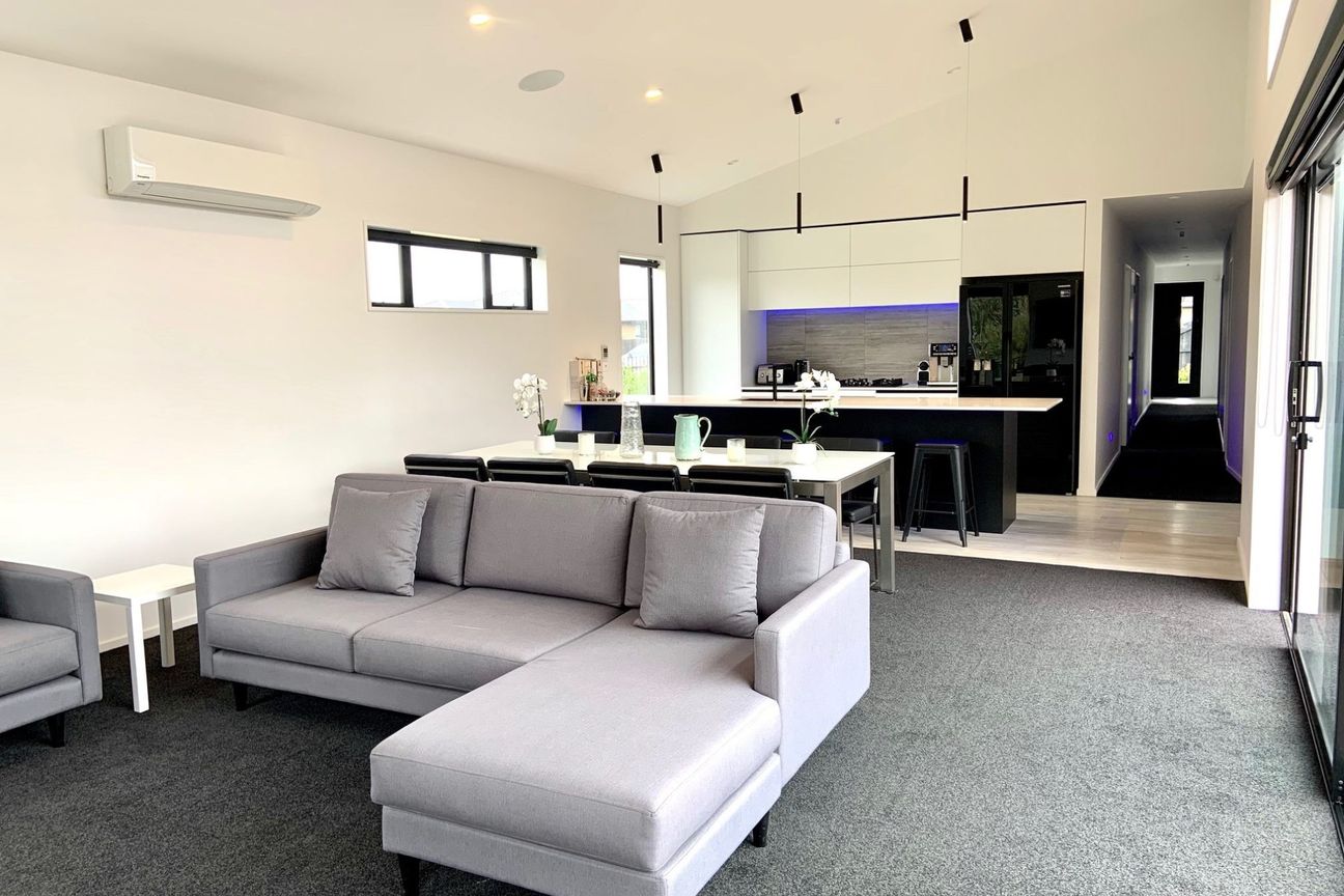 Immaculate Executive Fully Furnished Architectural Home - Mehr