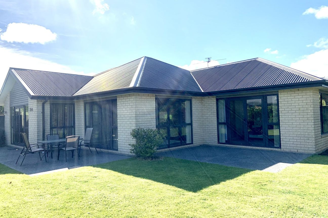 Fantastic fully furnished family home situated in a quiet cul-de-sac in established subdivision! - Widok 2