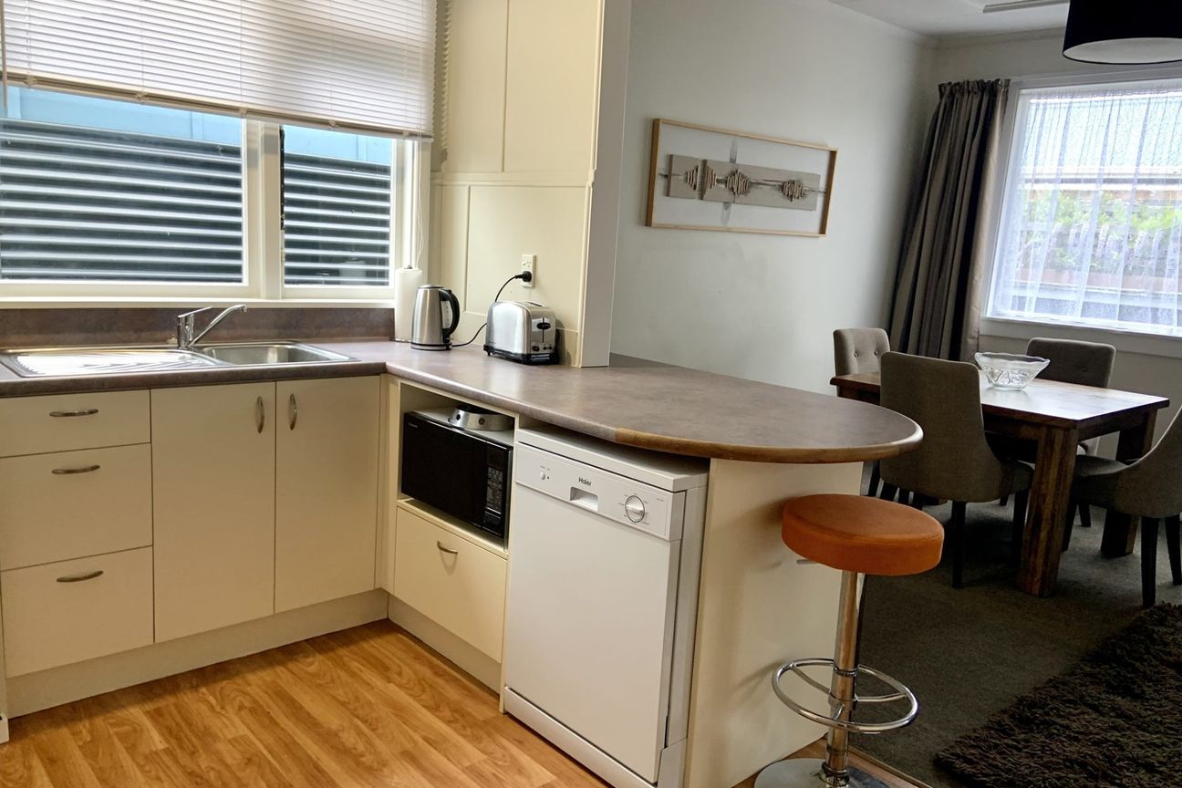 Spacious fully furnished bungalow very handy to the inner city! - Ansicht 6