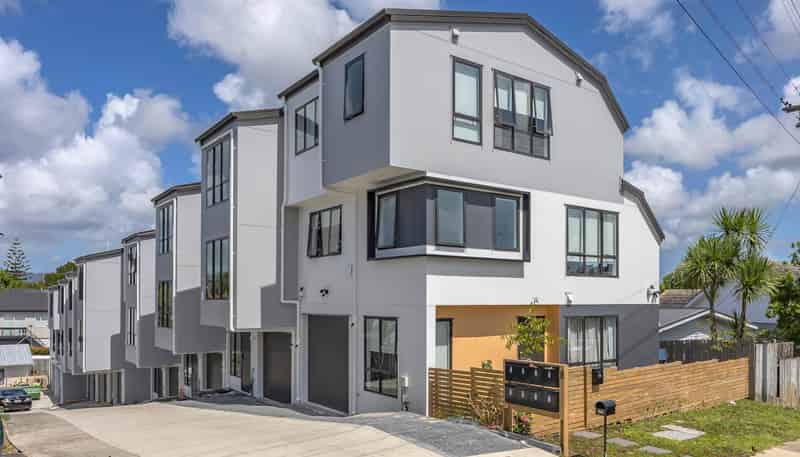 8 Sheehan Road, Te Atatu South