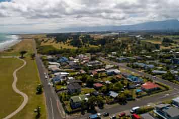 8/27 Marine Parade, Carters Beach