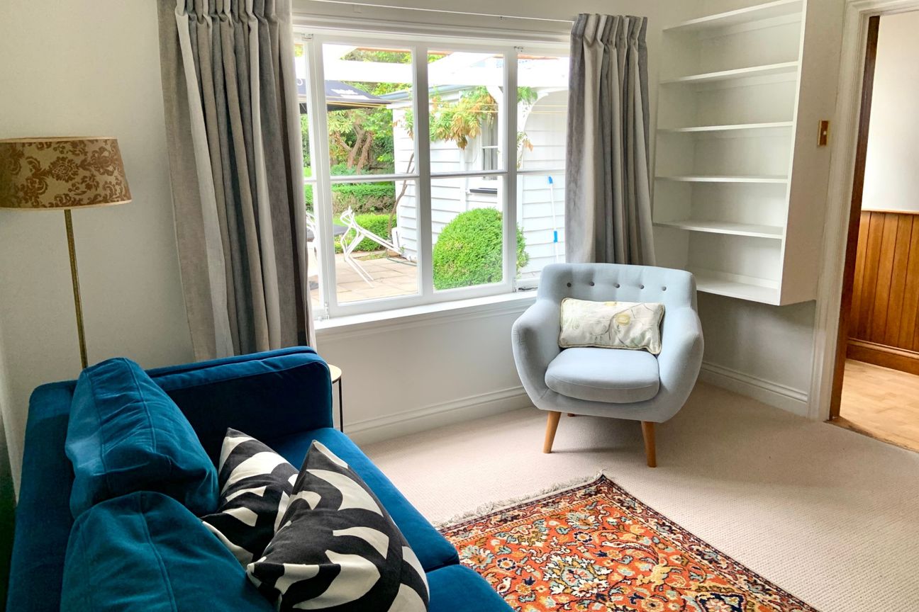 FULLY FURNISHED! Gorgeous, renovated fully furnished villa nestled on stunning large established garden! - Bild 5
