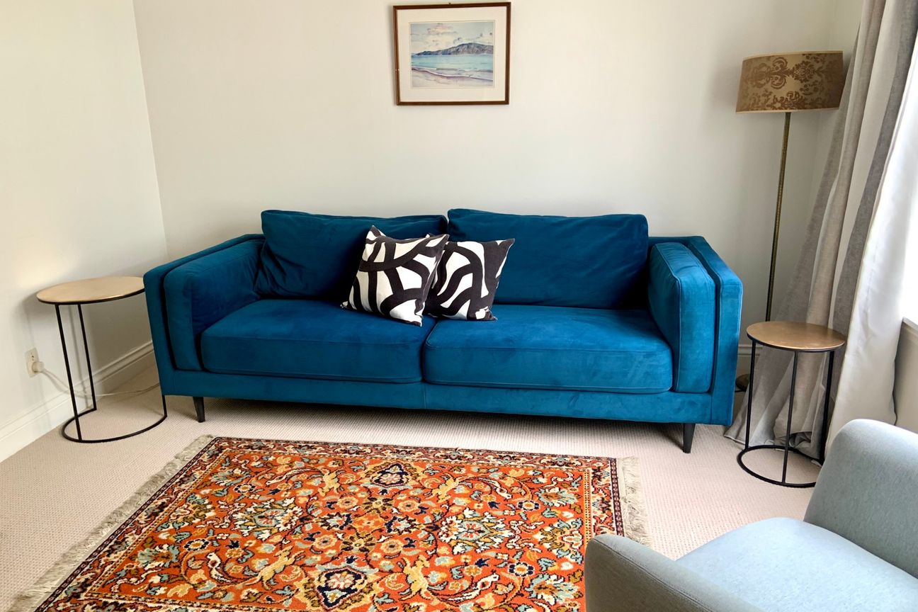 FULLY FURNISHED! Gorgeous, renovated fully furnished villa nestled on stunning large established garden! - Bild 6